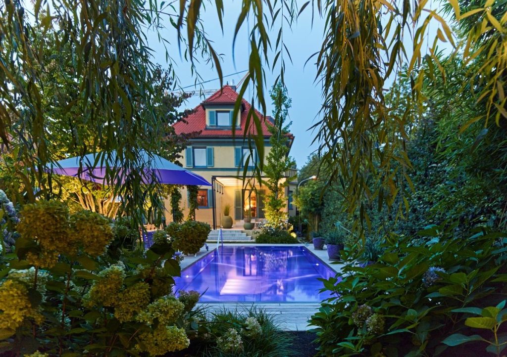 haus mit pool und garten pool auswintern