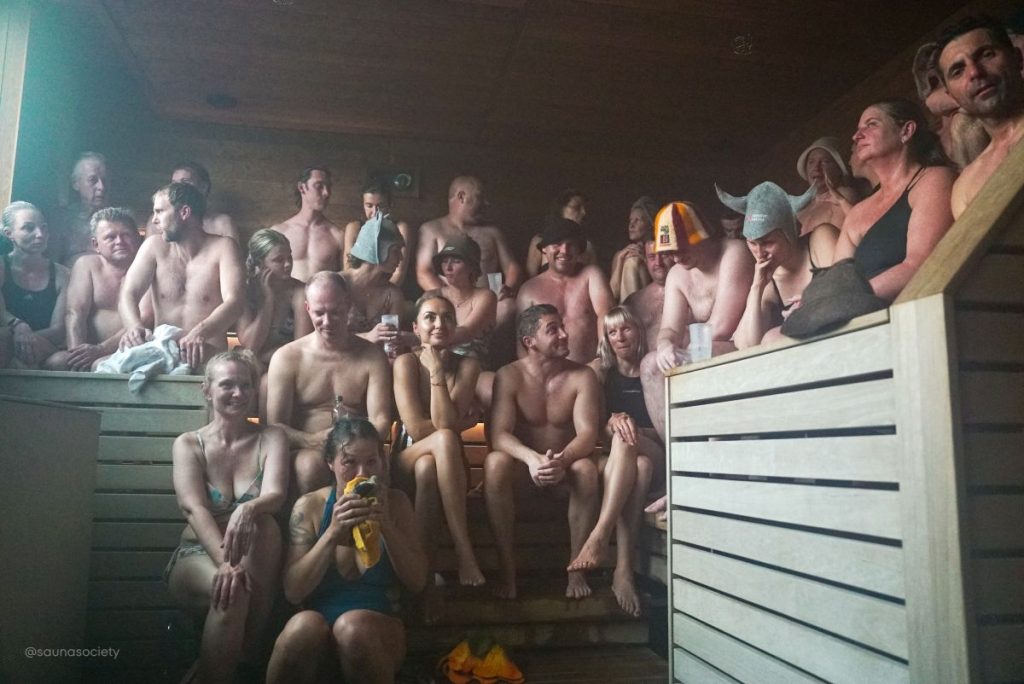 Welt Sauna Forum 2025 in Jyväskülä - Teilnehmer in der Sauna