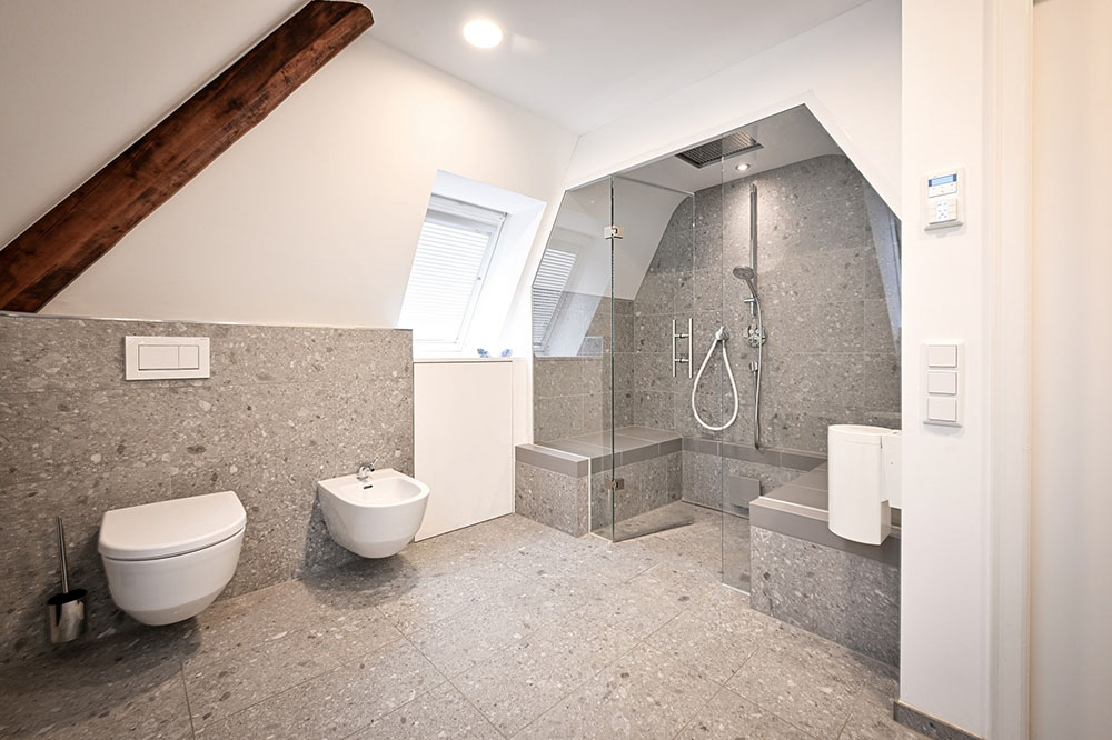 Ein integriertes Dampfbad.