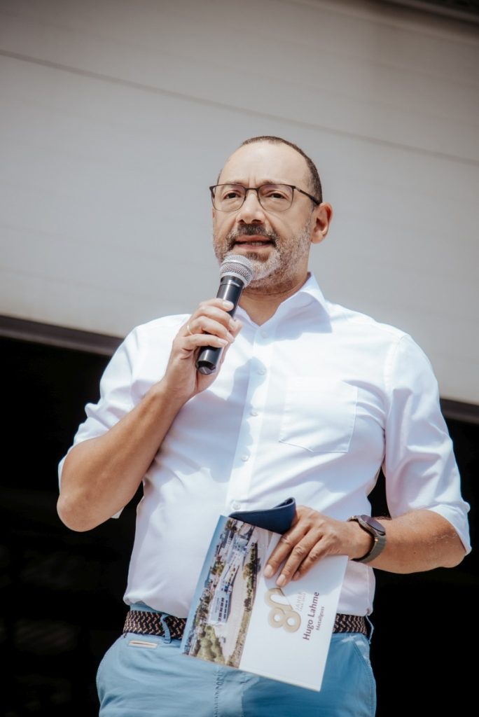 Michael Rulf leitet das Unternehmen heute als externer Geschäftsleiter. Er hält eine Rede.