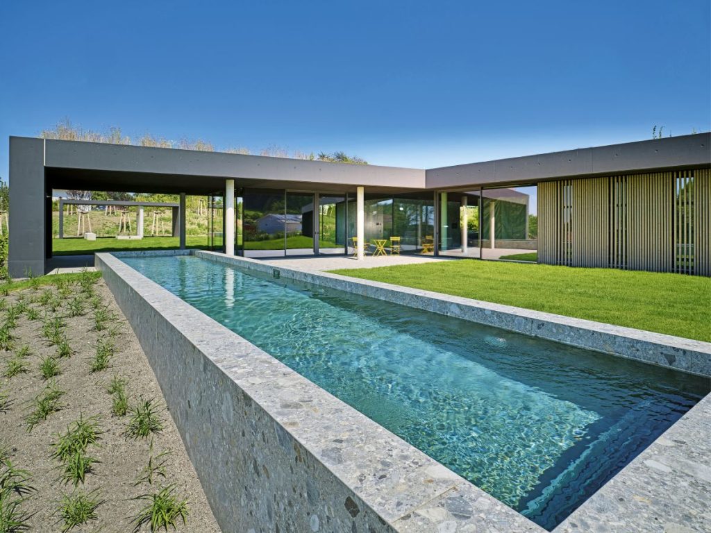 Becken aus Sichtbeton