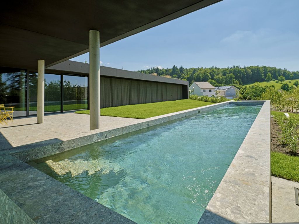 Schwimmbecken aus Sichtbeton