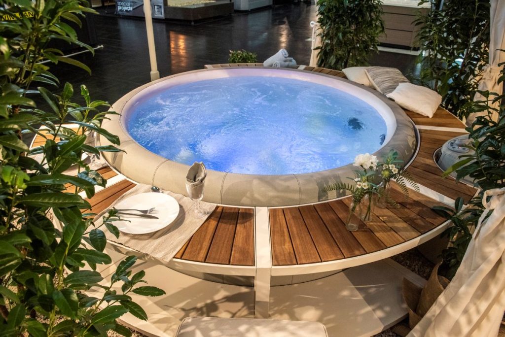 Luxuriöser, runder Whirlpool