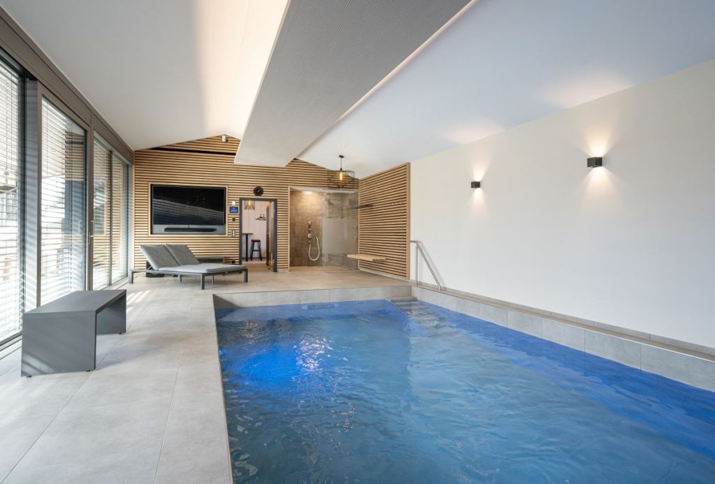 Duhnke Schwimmbecken Hallenbad Blick auf Dusche#