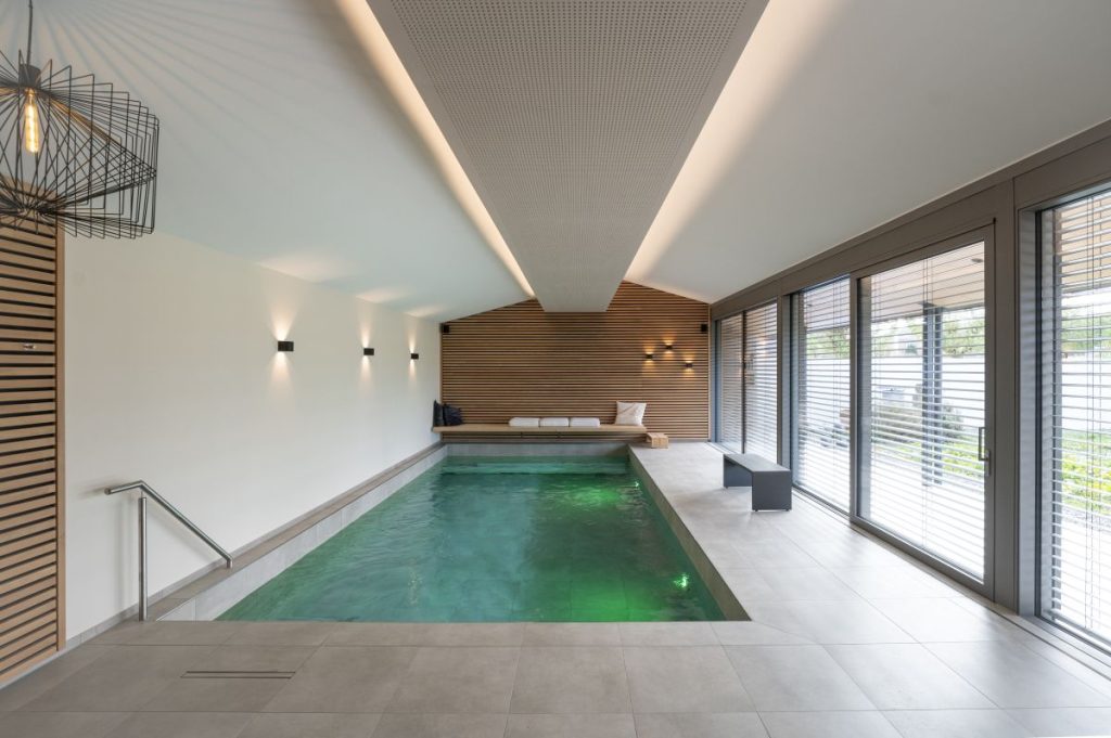 Duhnke Schwimmbecken Hallenbad Blick aus der Dusche