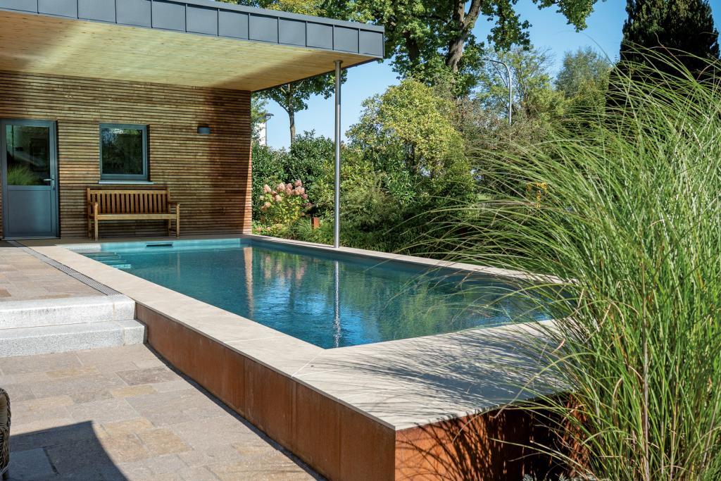 Pool halb unterdacht