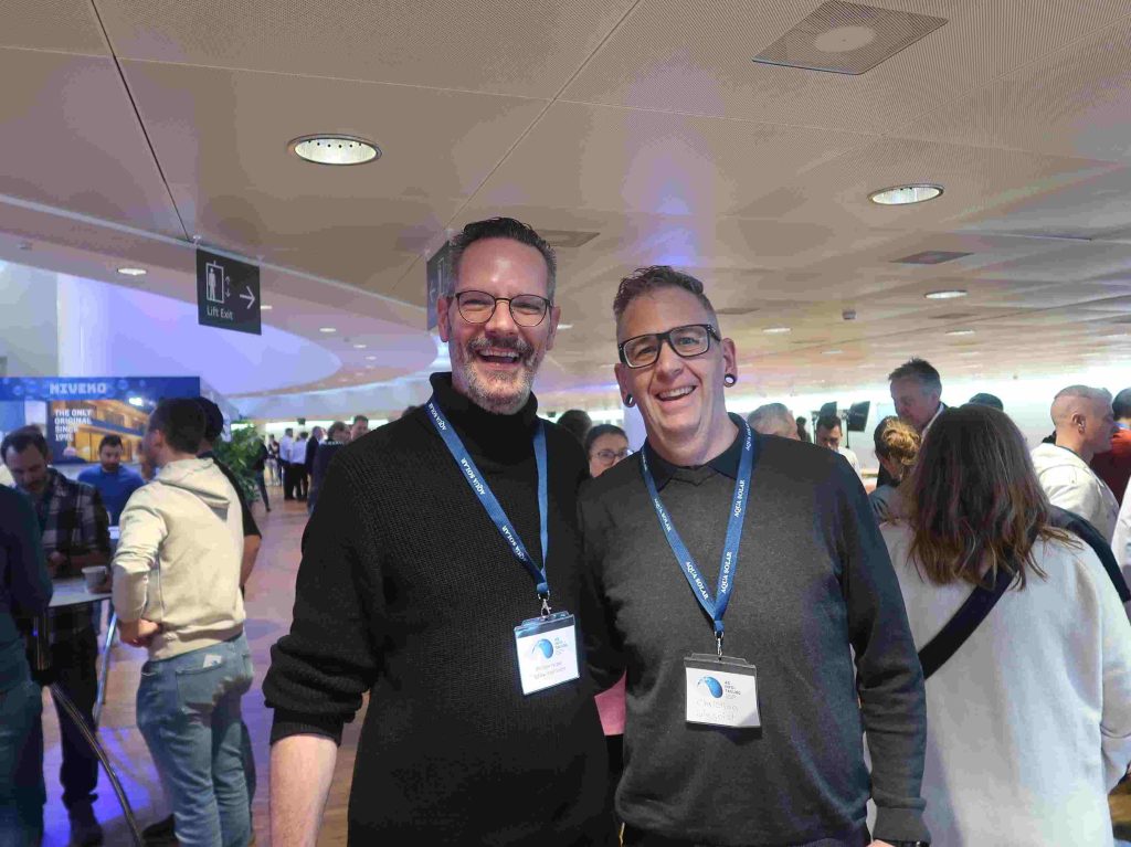 Zwei Männer bei der Infotagung der Aqua Solar in Basel.