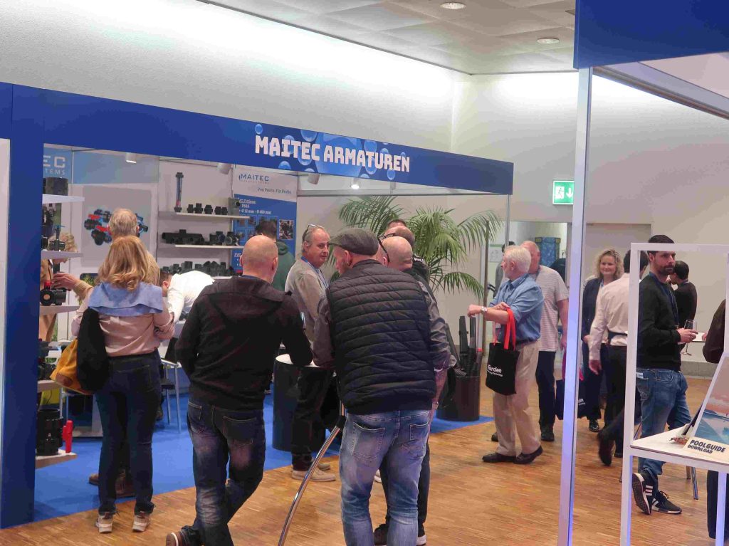 Andrang am Stand von Maitec Armaturen.