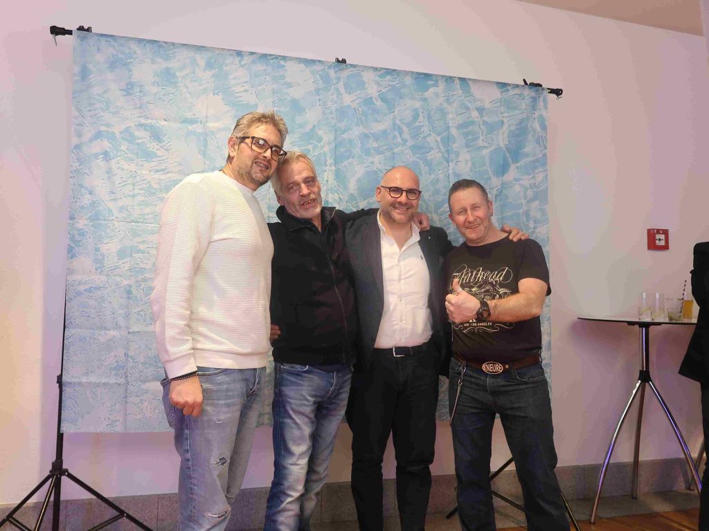 Gruppenbild mit vier Herren.