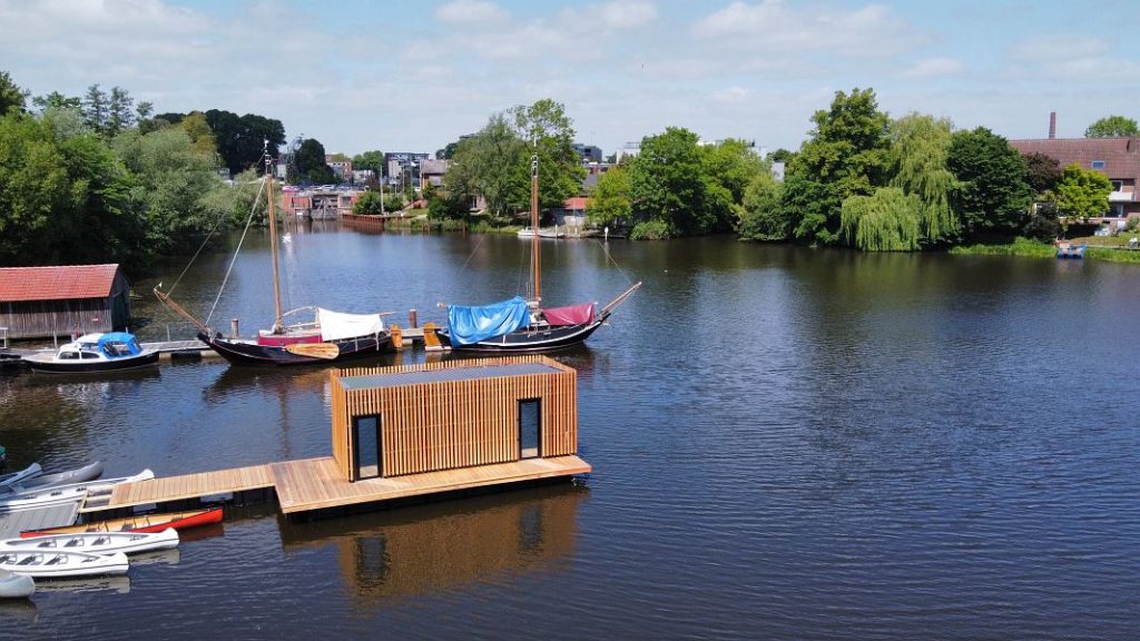 Ein schwimmende Sauna.