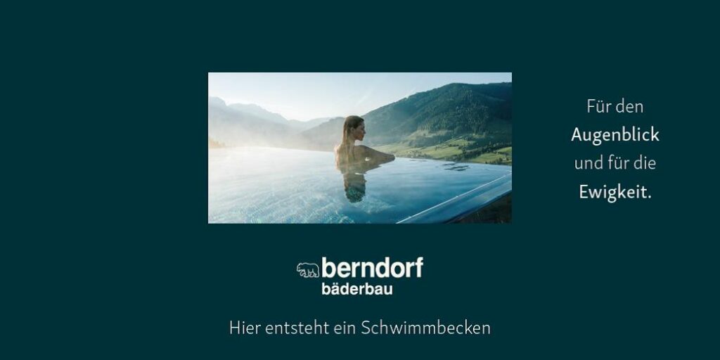 Zu sehen ist eine Baustellenreklame. Auf türkisem Grund ist ein Bild von einer Frau in einem Pool zu sehen.