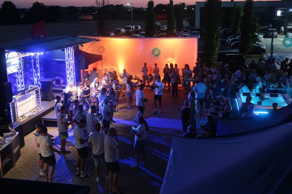Poolparty bei Poolbau Baden.
