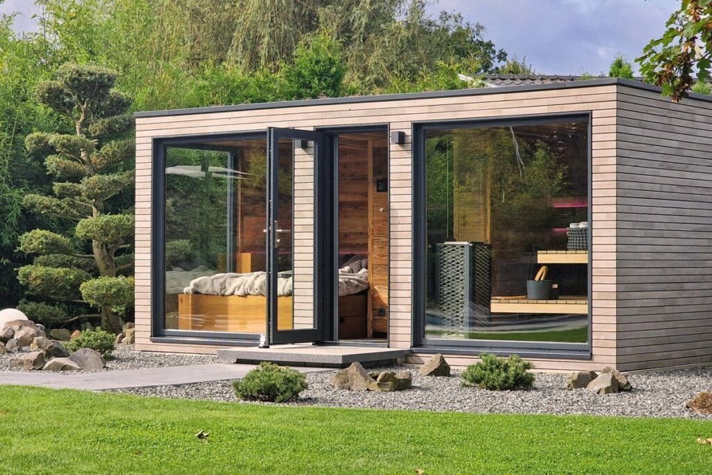 corso Sauna Außensauna mit Ruheraum im Garten