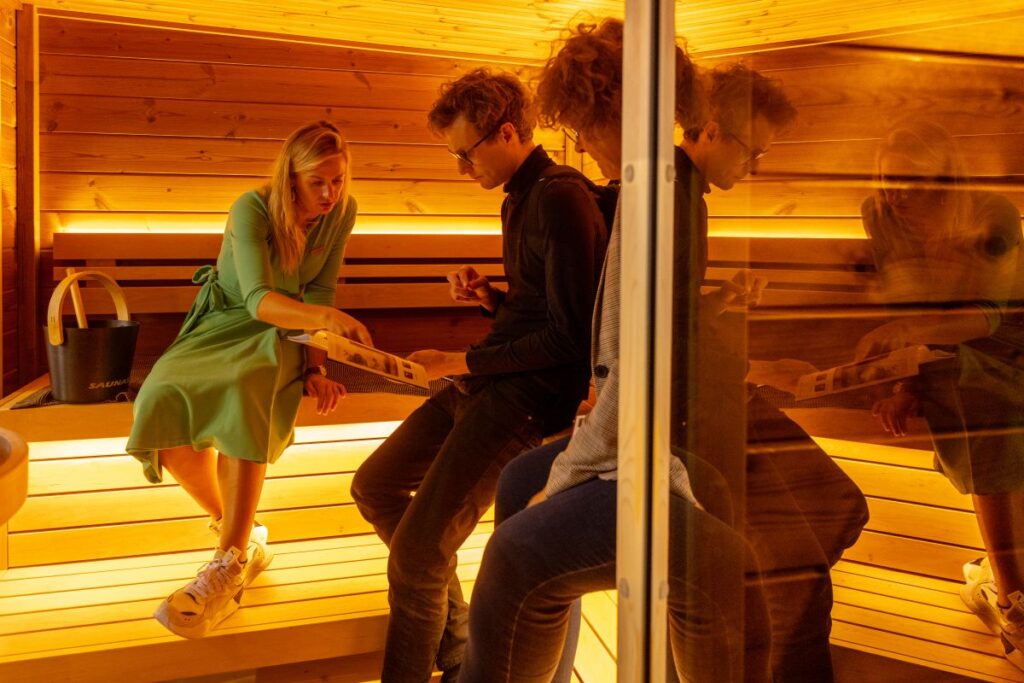 Beratungsgespräch in der Sauna Messe Interbad
